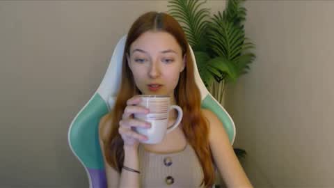 Snapshot of vivien_leight chatting on 13, 12, 2024 Vivien online show from 13, 12, 2024