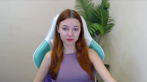Snapshot of vivien_leight chatting on 16, 12, 2024 Vivien online show from 16, 12, 2024