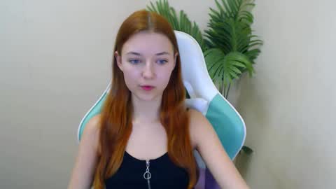 Snapshot of vivien_leight chatting on 7, 1, 2025 Vivien online show from 7, 1, 2025