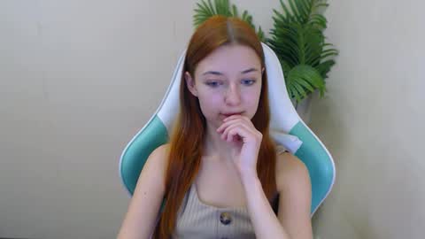 Snapshot of vivien_leight chatting on 8, 1, 2025 Vivien online show from 8, 1, 2025
