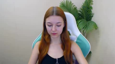 Snapshot of vivien_leight chatting on 3, 2, 2025 Vivien online show from 3, 2, 2025