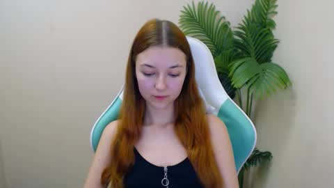 Snapshot of vivien_leight chatting on 12, 2, 2025 Vivien online show from 12, 2, 2025