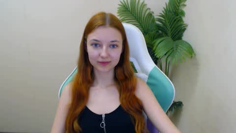 Snapshot of vivien_leight chatting on 4, 3, 2025 Vivien online show from 4, 3, 2025