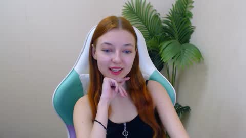 Snapshot of vivien_leight chatting on 6, 3, 2025 Vivien online show from 6, 3, 2025
