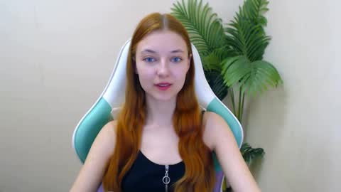 Snapshot of vivien_leight chatting on 6, 3, 2025 Vivien online show from 6, 3, 2025