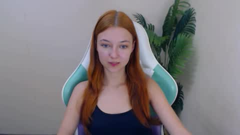 Snapshot of vivien_leight chatting on 3, 10, 2025 Vivien online show from 3, 10, 2025