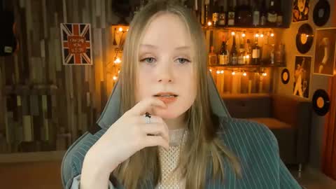 Vivien online show from 20, 2, 2025