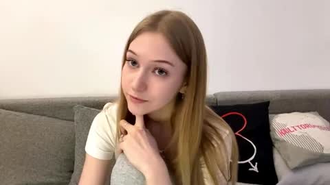 Snapshot of viviennewanko chatting on 19, 4, 2026 Kristy online show from 19, 4, 2026