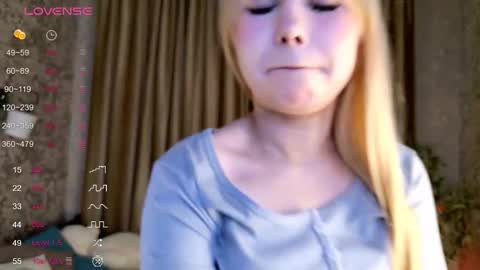 Snapshot of viviesunn chatting on 6, 11, 2025 Mia Skaidrite online show from 6, 11, 2025