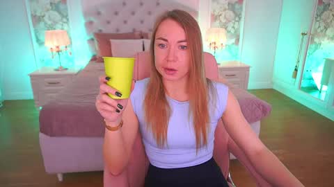 Snapshot of vixenmuse chatting on 26, 4, 2026 Ur Lady online show from 26, 4, 2026