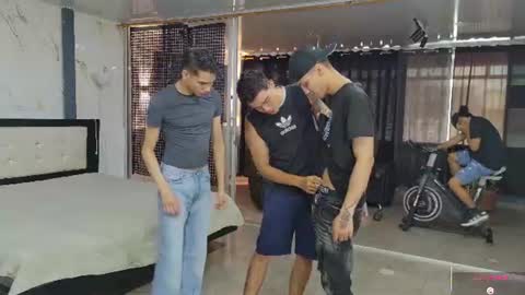 voyeurism_guys online show from 15, 6, 2026