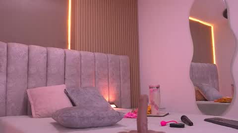 Snapshot of vvioleta_ chatting on 3, 2, 2026 Violeta online show from 3, 2, 2026