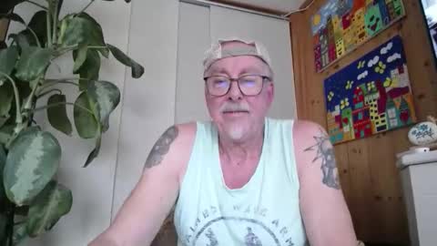 Snapshot of waffel1 chatting on 23, 10, 2025 waffel1 online show from 23, 10, 2025