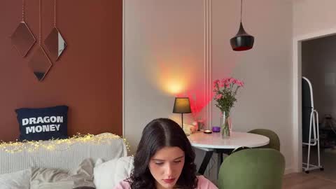 Mia online show from 5, 3, 2025