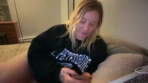 Snapshot of wall2wall0 chatting on 27, 2, 2026 Queen Kay online show from 27, 2, 2026