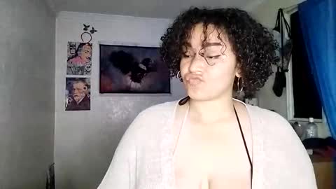 Snapshot of wallace_juli chatting on 26, 10, 2025 Juli online show from 26, 10, 2025