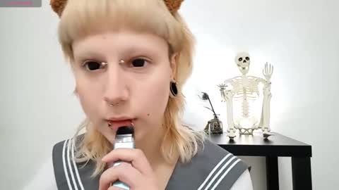 Snapshot of wandabeese chatting on 25, 10, 2025 Lilly online show from 25, 10, 2025