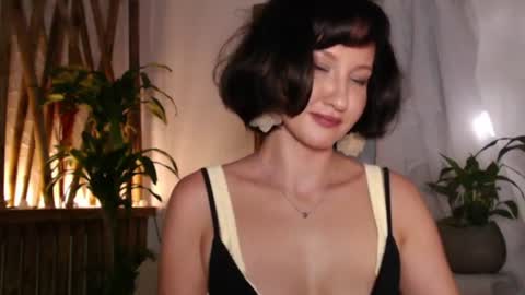 Snapshot of wanderwhitch chatting on 22, 7, 2026 Miya online show from 22, 7, 2026