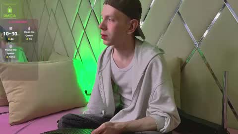 Snapshot of warmwhisp chatting on 24, 4, 2026 ZID online show from 24, 4, 2026