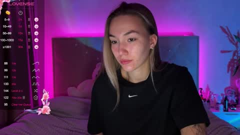 Snapshot of watergirl_ chatting on 23, 11, 2025 Im saving up for a new car help me online show from 23, 11, 2025