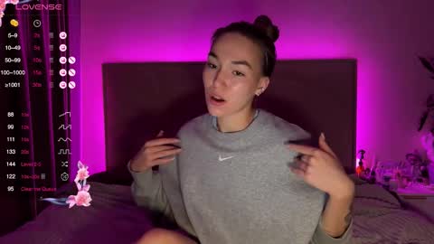 Snapshot of watergirl_ chatting on 29, 11, 2025 Im saving up for a new car help me online show from 29, 11, 2025