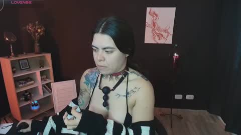 Snapshot of wednesdayfriday chatting on 5, 1, 2025 Wednesday Please help me to reach 111 thumbs up online show from 5, 1, 2025