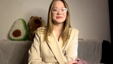 Snapshot of weicauley chatting on 30, 11, 2025 Elise online show from 30, 11, 2025