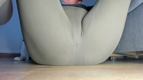 Snapshot of wet_pants2022 chatting on 25, 7, 2026 wet_pants2022 online show from 25, 7, 2026