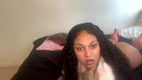 Snapshot of wetcreamerr chatting on 6, 10, 2025 SheSquirts online show from 6, 10, 2025