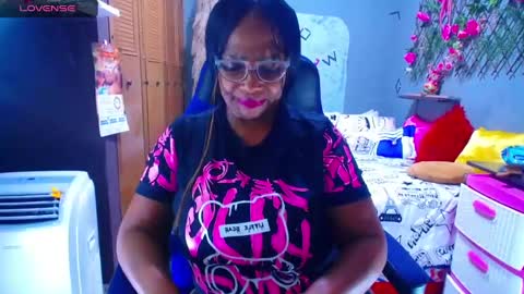 Snapshot of wethotass chatting on 12, 1, 2025 gina online show from 12, 1, 2025
