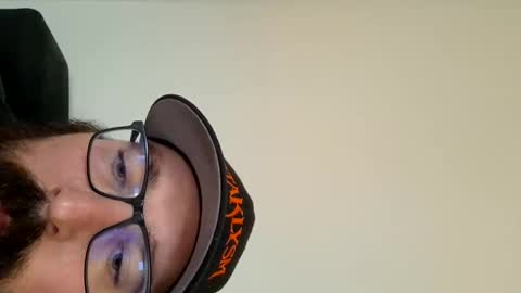 Snapshot of wheely19871606 chatting on 3, 2, 2025 wheely19871606 online show from 3, 2, 2025