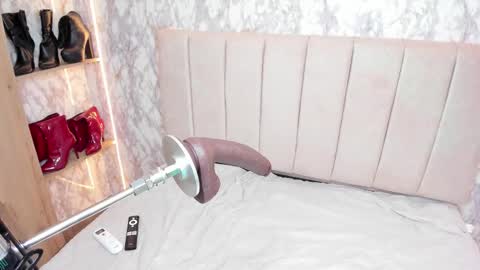 Snapshot of whitneyyfox chatting on 14, 9, 2025 whitneyyfox online show from 14, 9, 2025
