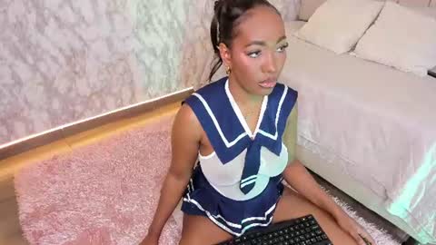 whitneyyfox online show from 25, 6, 2026