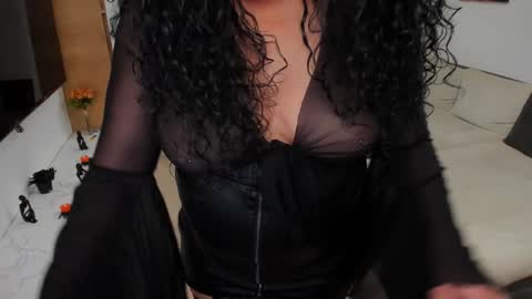 Snapshot of wicked_hilde chatting on 19, 12, 2024 Milf Amy online show from 19, 12, 2024