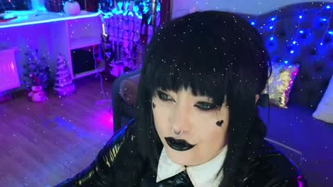 Laura  online show from 1, 1, 2025