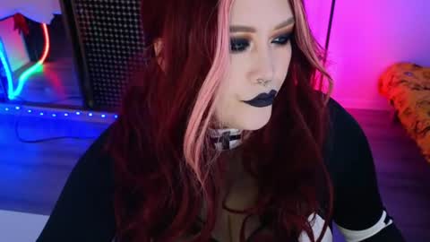 Laura  online show from 18, 6, 2026