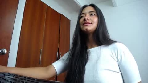 Ilauren online show from 26, 11, 2025