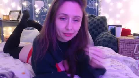 Snapshot of wingardiumleveveosa chatting on 19, 12, 2024 Eevie online show from 19, 12, 2024