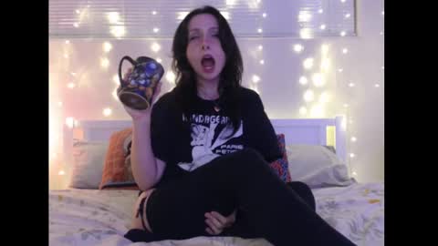 Snapshot of wingardiumleveveosa chatting on 4, 2, 2025 Eevie online show from 4, 2, 2025