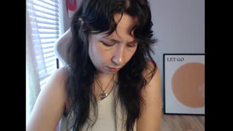 Snapshot of wingardiumleveveosa chatting on 25, 9, 2025 Eevie online show from 25, 9, 2025