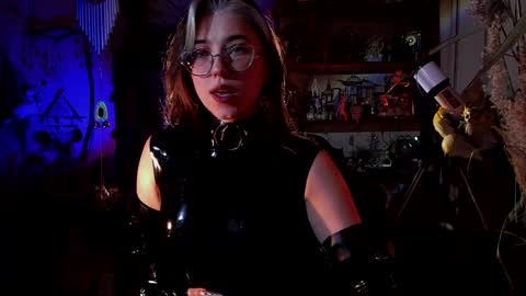 Snapshot of witch_fiona chatting on 4, 2, 2025 Goddess of two strapons - Mr. long Don Mr. Pinky online show from 4, 2, 2025