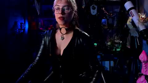 Snapshot of witch_fiona chatting on 18, 2, 2025 Goddess of two strapons - Mr. long Don Mr. Pinky online show from 18, 2, 2025