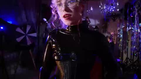 Snapshot of witch_fiona chatting on 5, 5, 2026 Goddess of two strapons - Mr. long Don Mr. Pinky online show from 5, 5, 2026