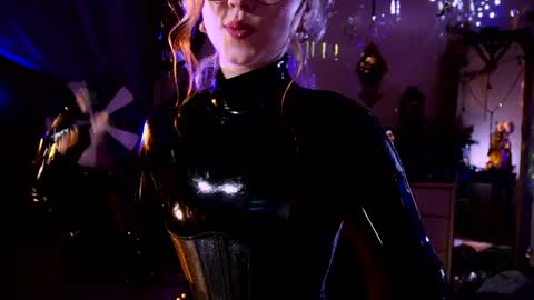 Snapshot of witch_fiona chatting on 13, 5, 2026 Goddess of two strapons - Mr. long Don Mr. Pinky online show from 13, 5, 2026