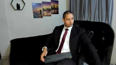 Magnus Dark independent model online show from 30, 3, 2026