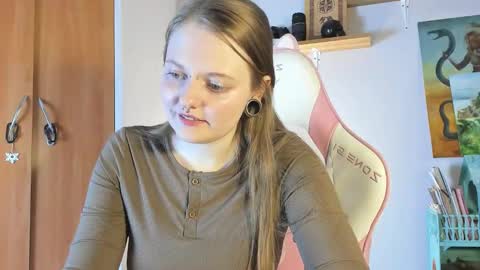 Snapshot of wonderconnie chatting on 2, 10, 2025 wonderconnie online show from 2, 10, 2025