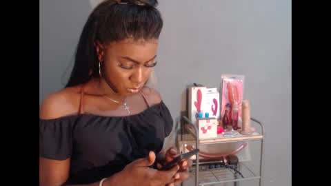 SHENIEL RODRIGUEZ online show from 13, 5, 2026