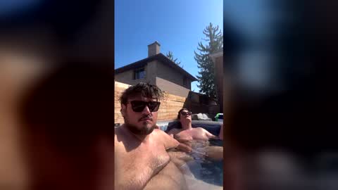 Vee and Aye online show from 8, 4, 2026