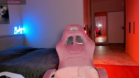 Snapshot of wowlovie666 chatting on 11, 6, 2026 Emi online show from 11, 6, 2026