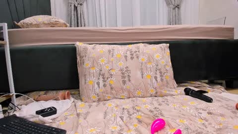              online show from 13, 2, 2025